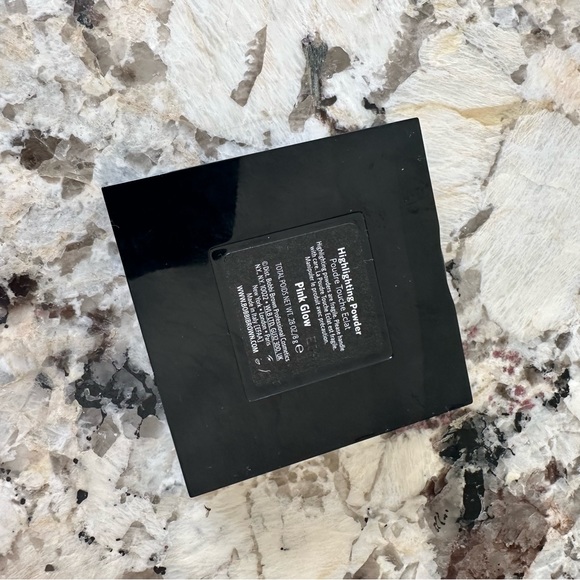 Bobbi Brown pink glow highlighter - Picture 4 of 4